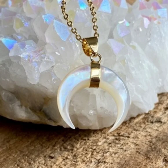 Mother of Pearl Horn Necklace - Picture 2 of 3
